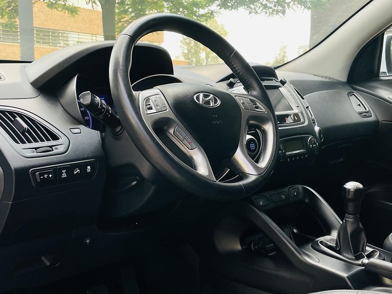 Hyundai ix35 2.0i 4x4 1MAJIITEL KAMER TAŽNÉ - fotka 26 z 46