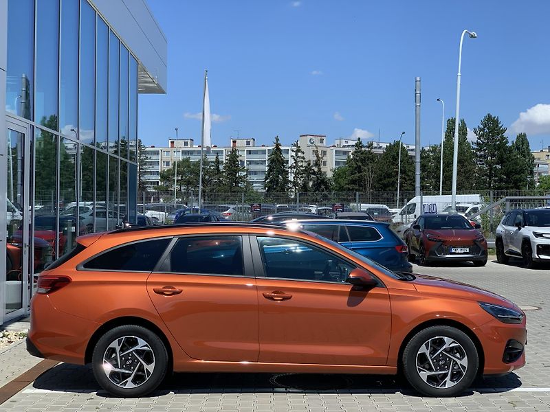 Hyundai i30 WG FAMILY 1.5 T-GDi 103kW DCT - fotka 10 z 29
