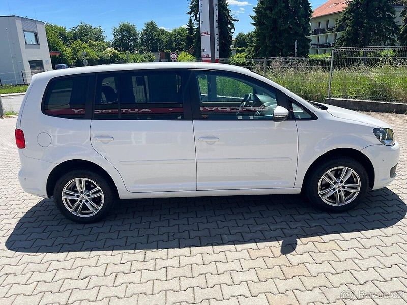 Volkswagen Touran (2013) - fotka 7 z 16