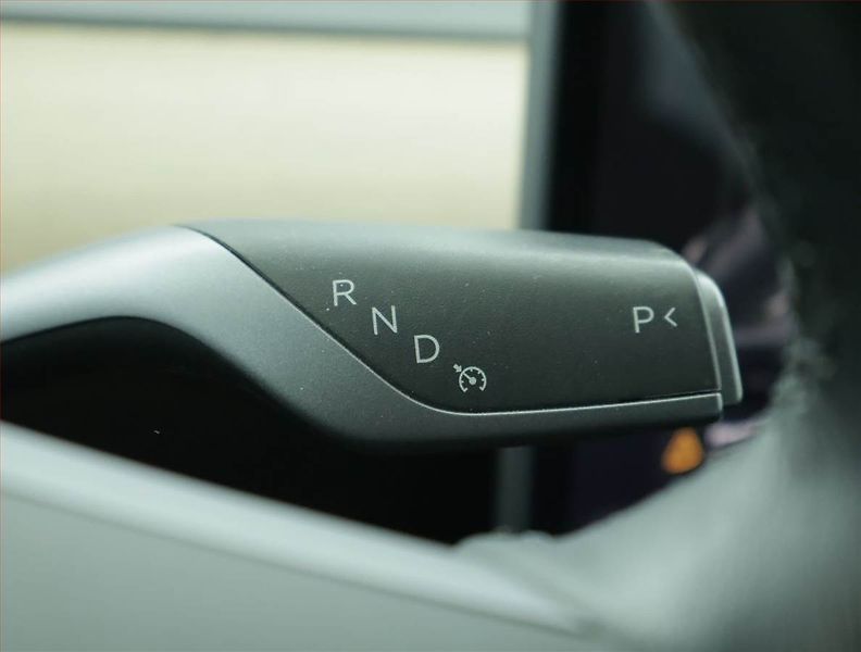 Tesla Model 3 (2019) Long Range 4WD 78kWh, SoH 83% - fotka 13 z 21