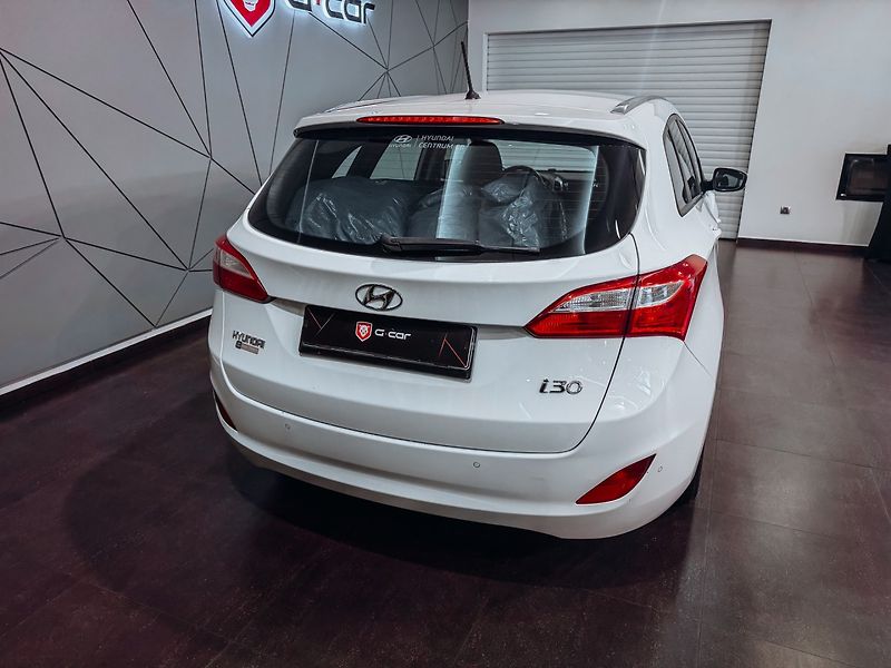 Hyundai i30 1.6CRDi 81kW - fotka 6 z 27