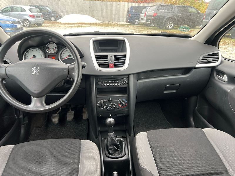 Peugeot 207 1.4 16V - fotka 6 z 14
