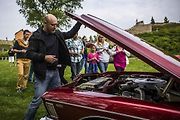 Desítky milovníků aut značek Rolls-Royce a Bentley se sešli 23. května v pražské Dubči na druhém setkání příznivců těchto luxusních aut v Česku. K vidění byly i další značky sportovních aut.
