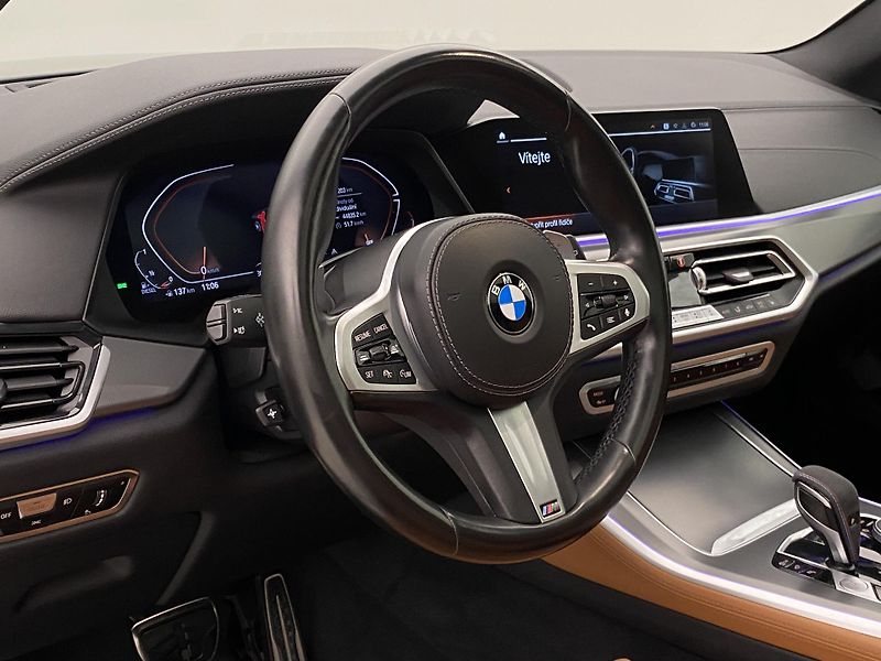 BMW X5 30d xDrive M-Paket REZERVACE - fotka 18 z 75