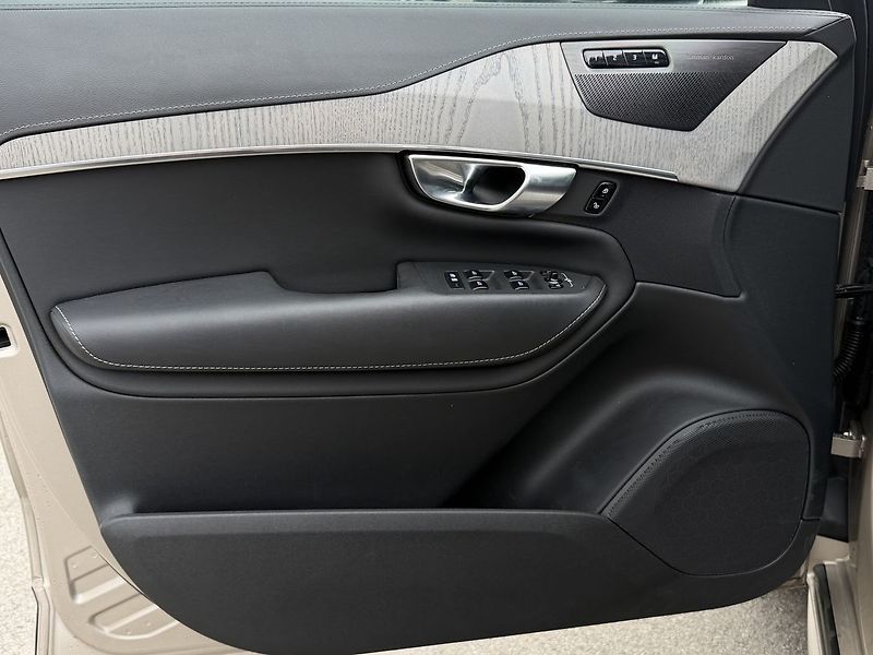 Volvo XC90 PlusDark T8,AWD,Plug-in hybrid - fotka 8 z 26