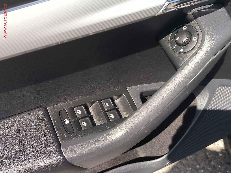 Škoda Octavia (2015) 2.0 TDi 4x4, Style, bixen - fotka 18 z 19