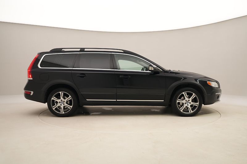 Volvo XC70 D5 AWD MOMENTUM CZ AUT - fotka 11 z 47