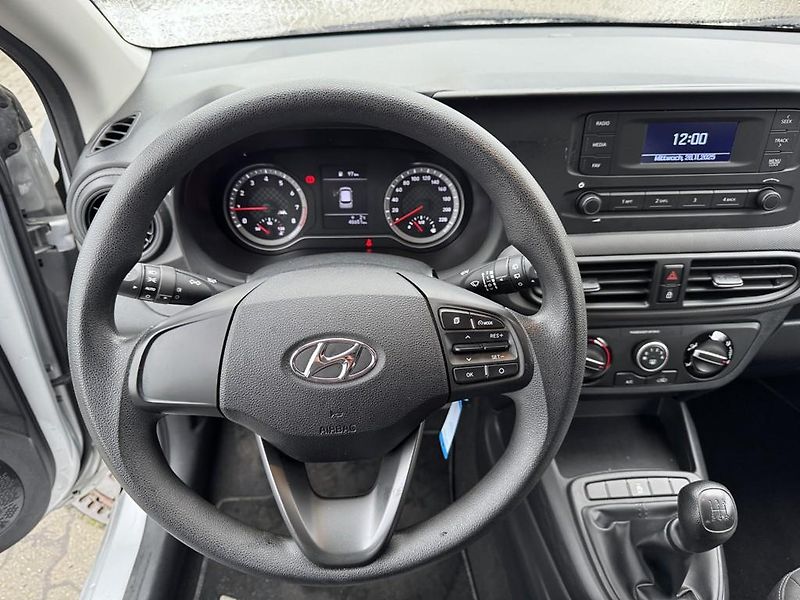 Hyundai i10 1.0i 49 kW klima, serviska - fotka 13 z 17
