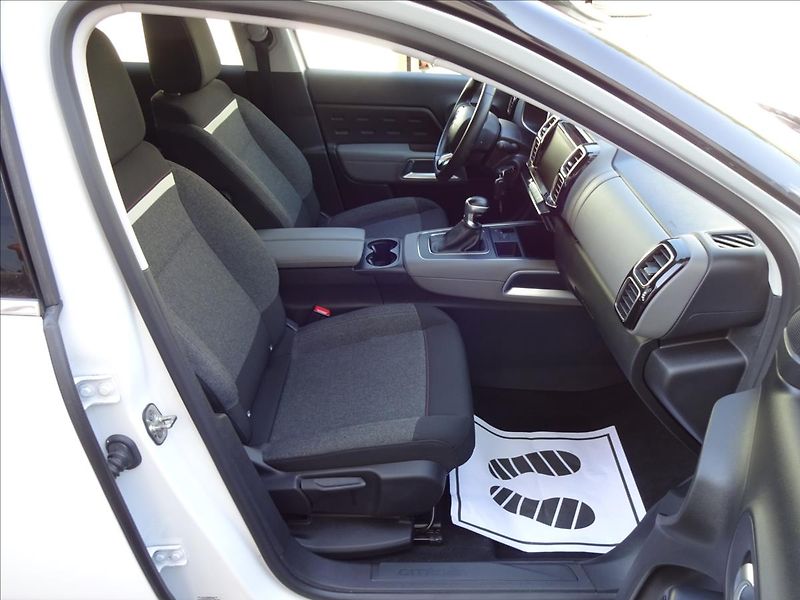 Citroën C5 Aircross 1,2 Pure Tech 96kW - fotka 26 z 50