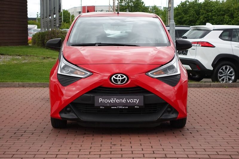 Toyota Aygo 1.0 VVT-i 5M/T x + comfort - fotka 2 z 23