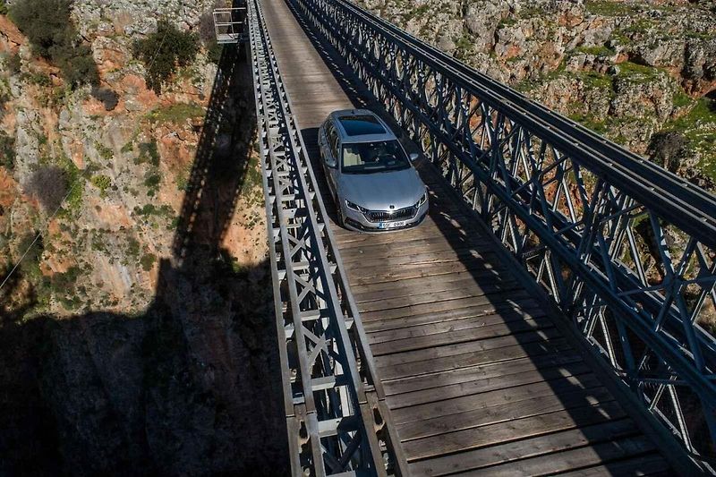 Škoda Octavia Combi patří mezi typická rodinná auta pro delší cesty.