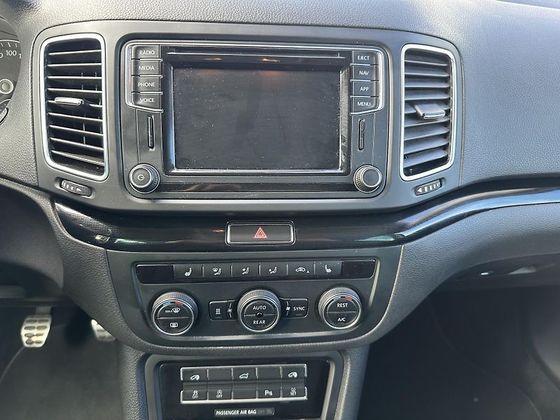 Volkswagen Sharan (2017) 2.0 TDi Sound 110 Kw - fotka 28 z 35