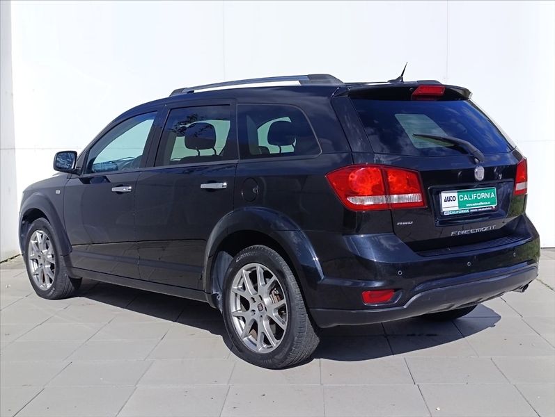 Fiat Freemont 2,0 MULTIJET 7MÍST AWD AT NAVI - fotka 11 z 41