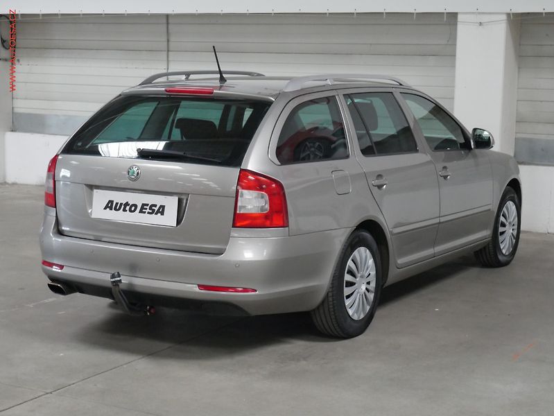 Škoda Octavia (2012) 1.6 TDi, autoAC - fotka 6 z 19