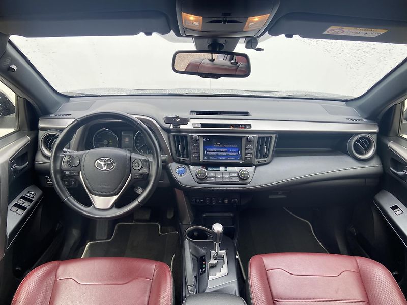 Toyota RAV4 2.5 HSD e-CVT AWD Selection - fotka 5 z 23