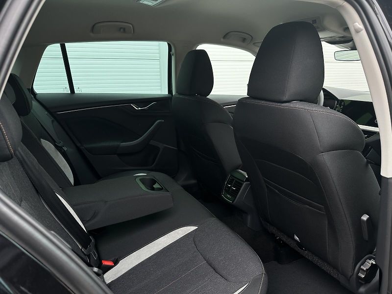 Škoda Scala First Edition 1.0TSi 85kW DSG - fotka 41 z 44