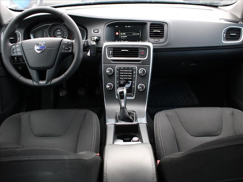 Volvo S60 2,0 D3 110kW MT NAVI Light ČR - fotka 8 z 19