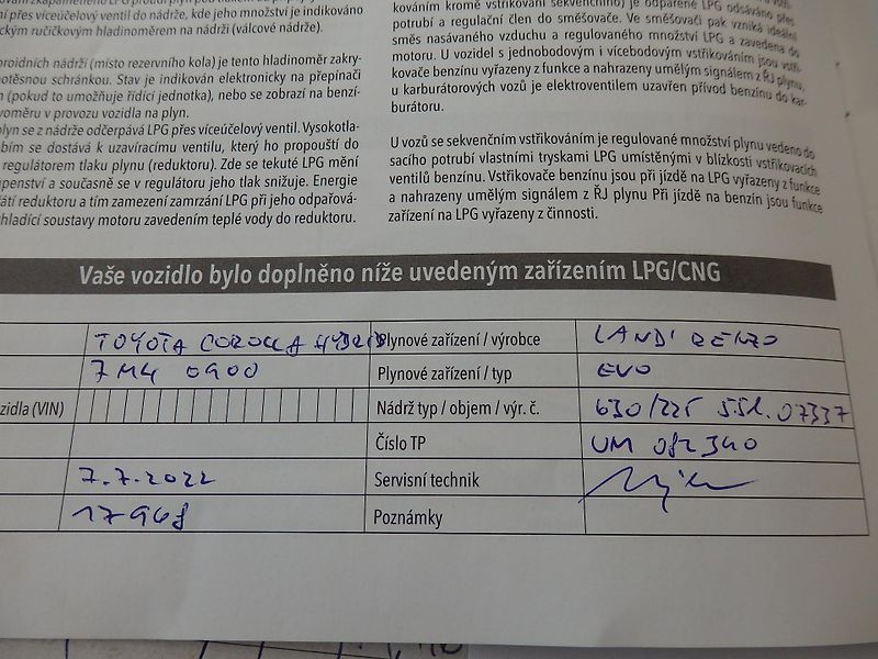 Toyota Corolla 1.8i HYBRID + LPG - fotka 32 z 35