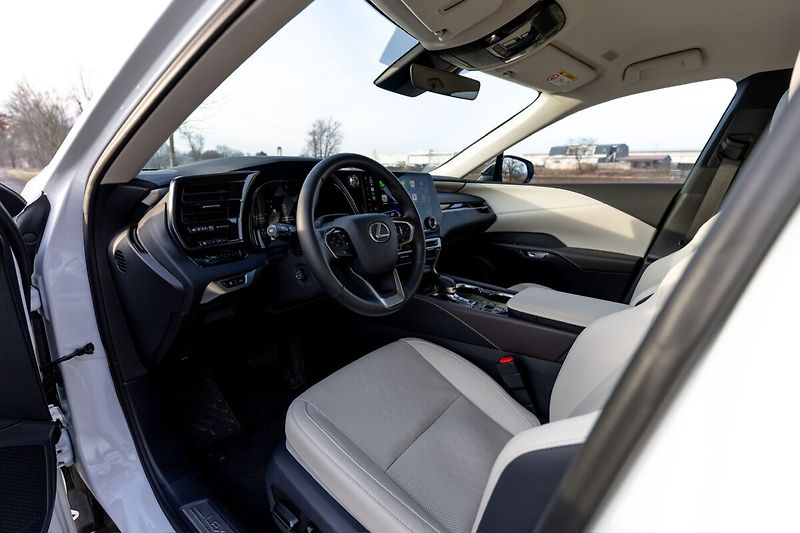Lexus RX 450h plus 450h+ 2,5 PHEV F SPORT DESIGN - fotka 10 z 30