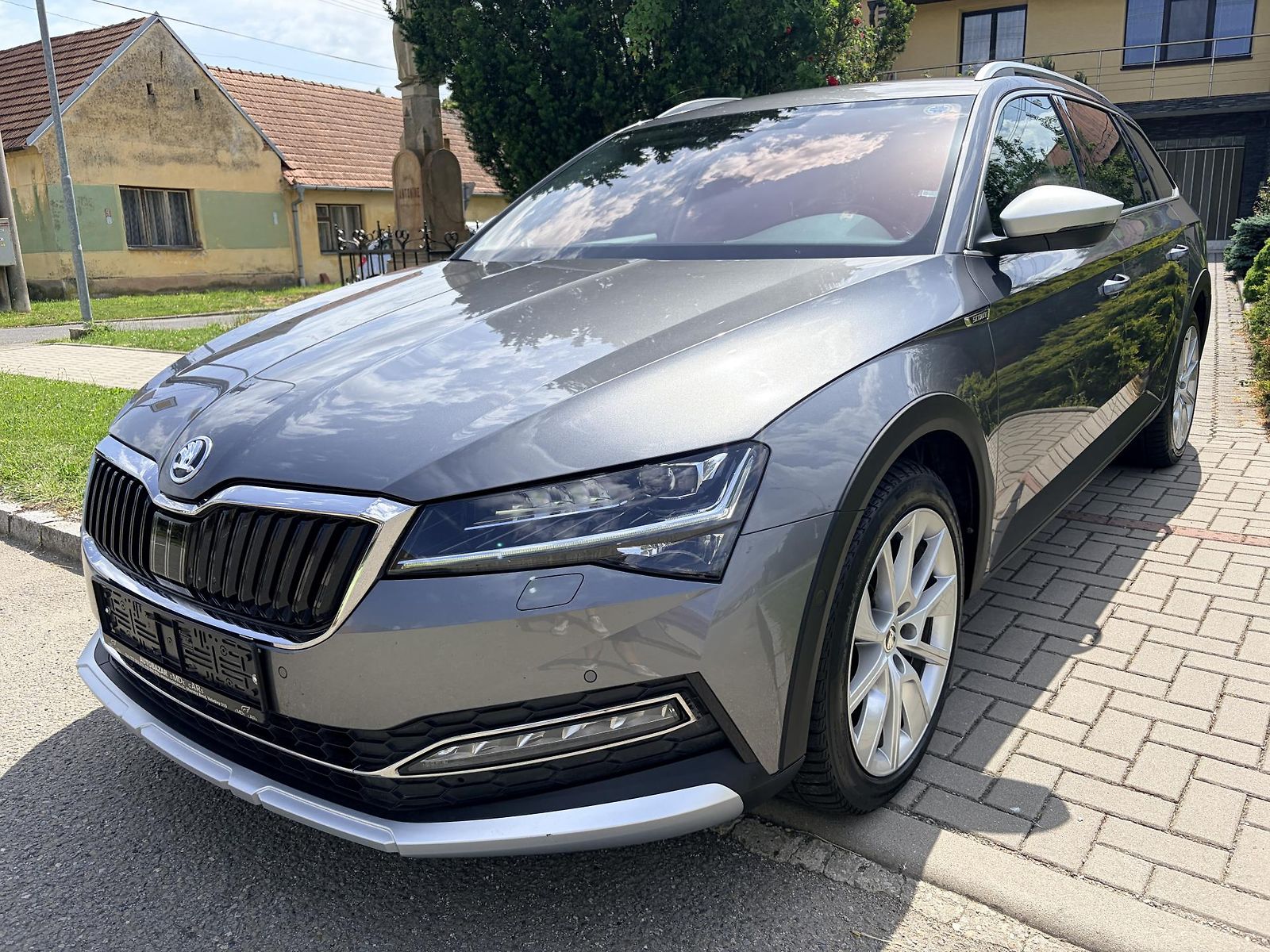 Škoda Superb 2.0TDI SCOUT DSG 4X4 REZERVACE