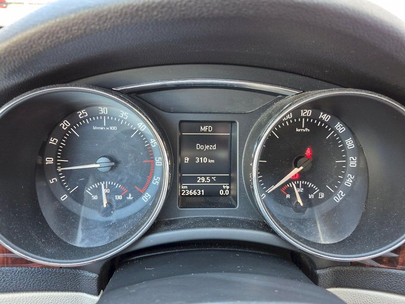 Škoda Superb (2010) Elegance 2.0 TDI 103kW Combi - fotka 14 z 22