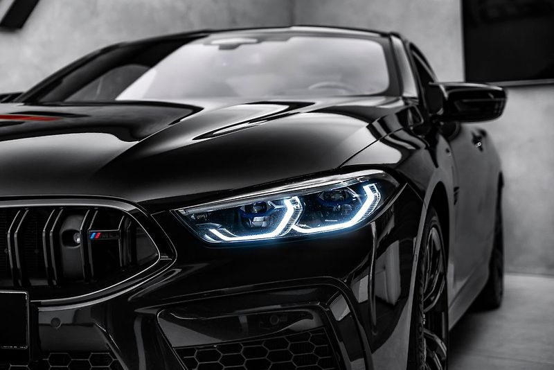 BMW M8 Coupe Competition Night Carbon - fotka 5 z 23
