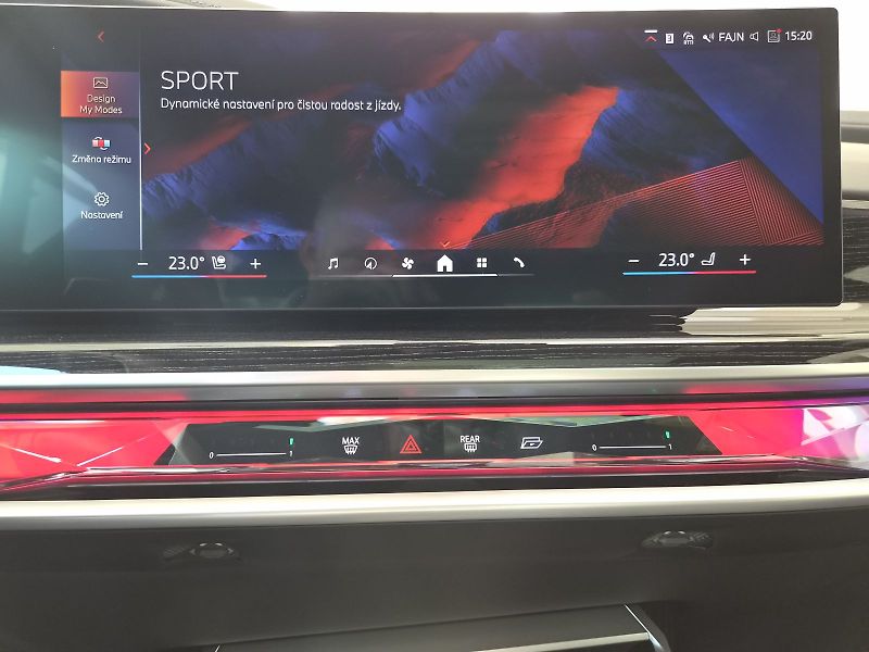 BMW Řada 7 740d xDrive - fotka 36 z 39