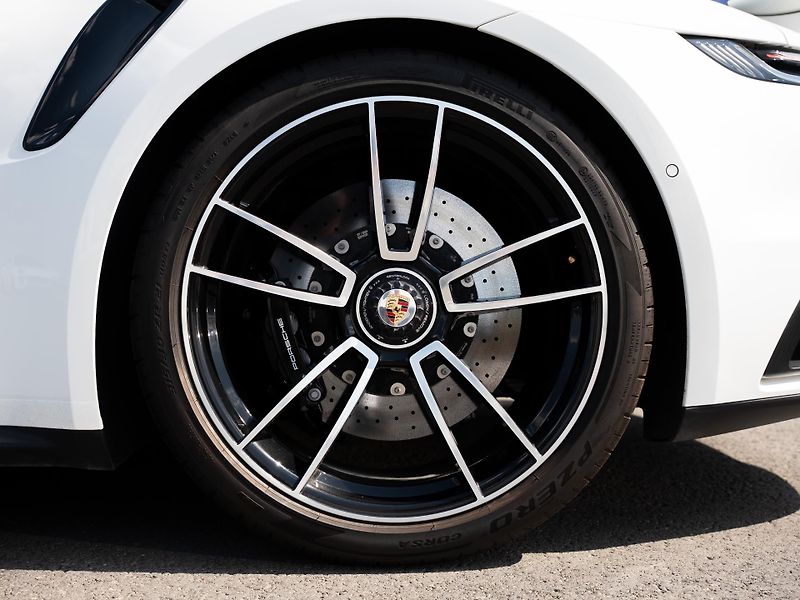 Porsche 911 Turbo S Cabriolet - fotka 10 z 29