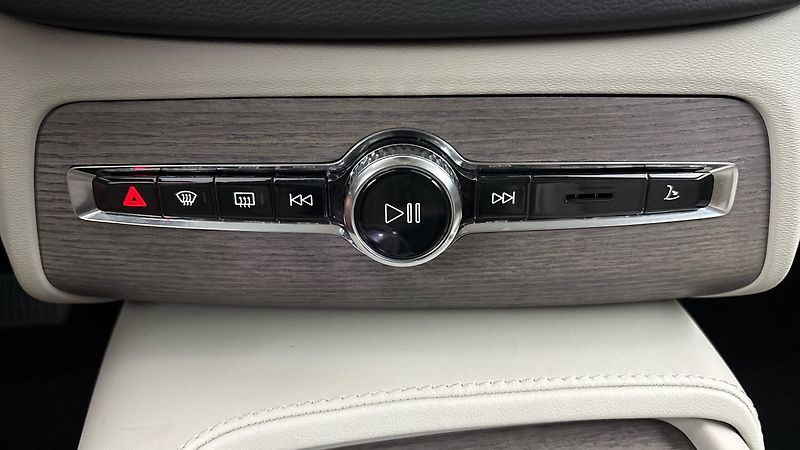 Volvo XC90 2.0 B5 AUT AWD Inscription - fotka 13 z 33
