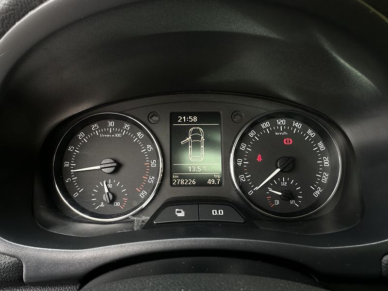 Škoda Roomster (2010) SCOUT 1.6TDI/77kW * 2.Maj. - fotka 10 z 27