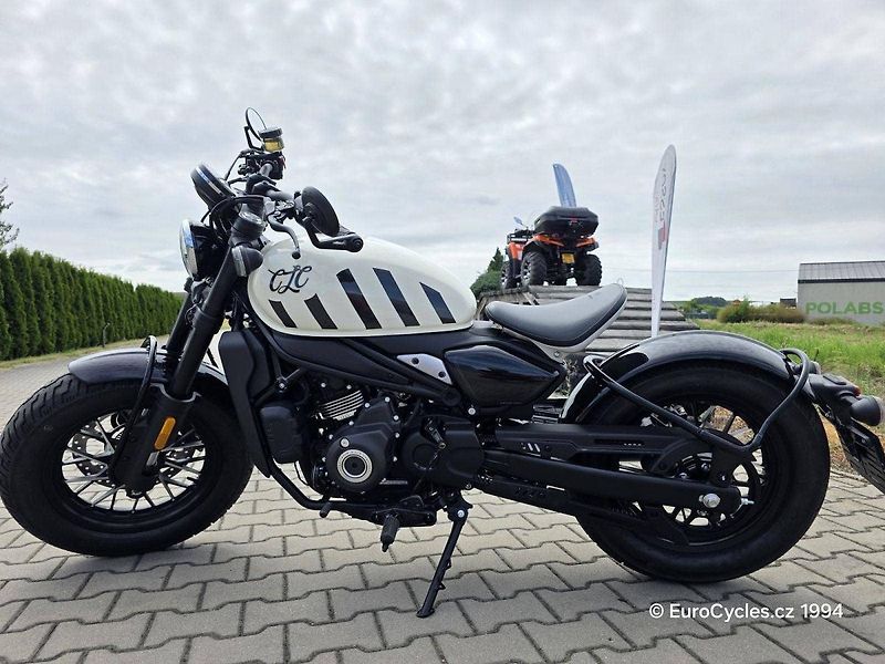 CFMOTO (2025) 450 CL-C Bobber - fotka 7 z 11