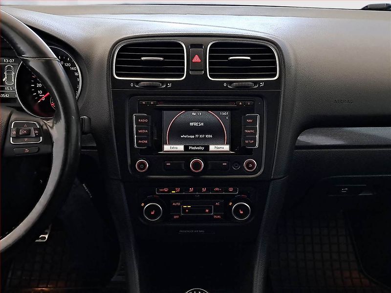 Volkswagen Golf (2011) 1.6 TDI, po STK - fotka 12 z 17