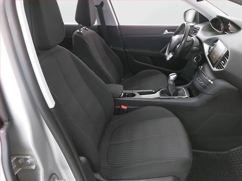 Peugeot 308 (2016) 1.2 e-THP, ČR,1.maj - fotka 7 z 17