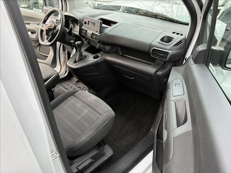 Opel Combo 1.2 T 81 kW 5 míst ČR DPH - fotka 15 z 17