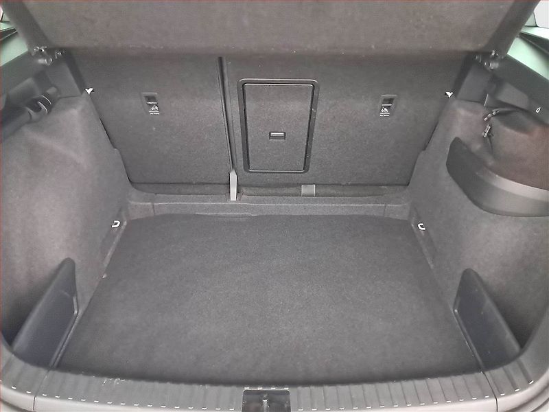 Škoda Karoq (2022) Style 1.0 TSI - fotka 14 z 21