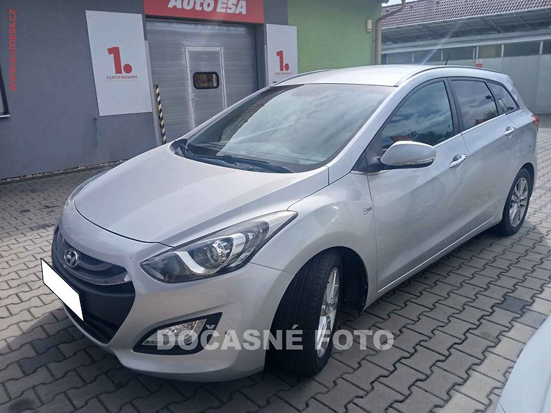 Hyundai i30 (2013) 1.6 CRDi, ČR, servis.kniha - fotka 1 z 3