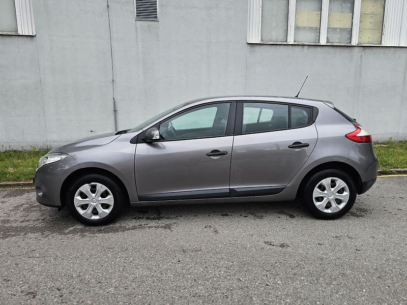 Renault Mégane (2010) 1.6i , KLIMA - fotka 2 z 17