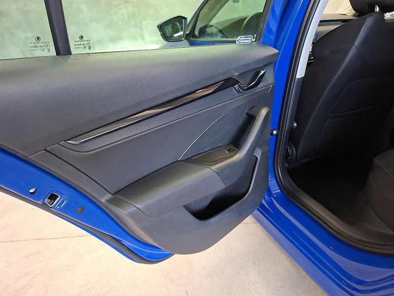Škoda Octavia (2023) 2.0 TDI, VYHŘ.VOLANT, TAŽNÉ - fotka 15 z 24