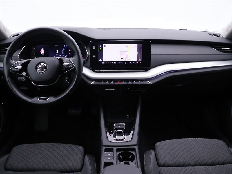 Škoda Octavia 2,0 TDI DSG Navi LED ACC DPH - fotka 31 z 38