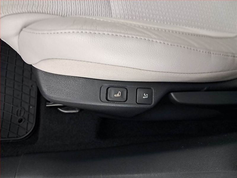 Citroën C4 (2012) Exclusive 1.6 HDi, Serv.kniha - fotka 16 z 19
