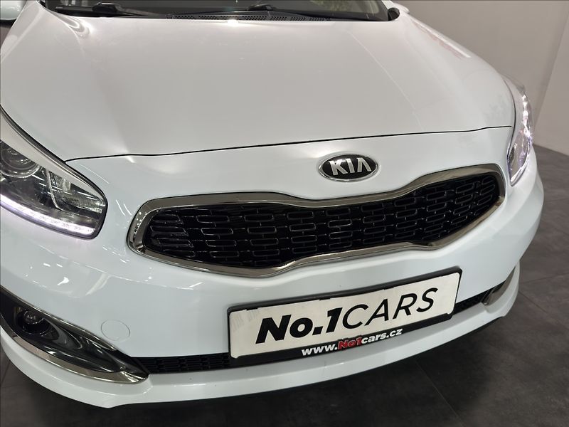 Kia Ceed 1,6   GDI KAMERA VÝHŘEV 61TKM - fotka 29 z 31