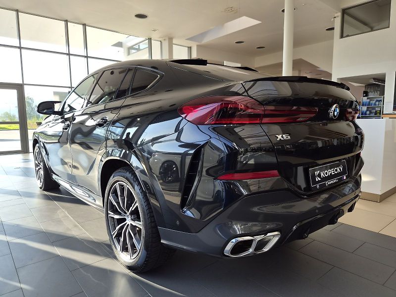BMW X6 M60i xDrive - fotka 5 z 40