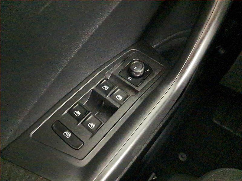 Volkswagen T-Roc (2021) 1.0 TSI, Serv.kniha - fotka 17 z 18
