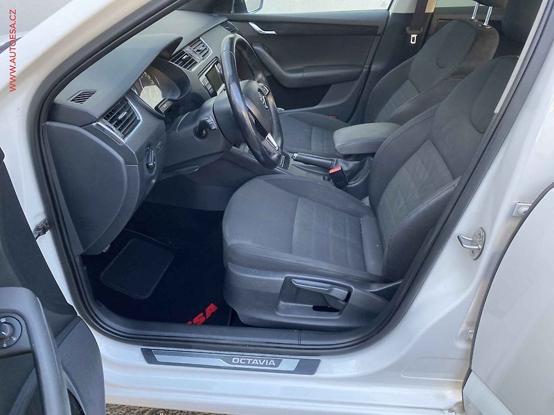 Škoda Octavia (2016) 1.6 TDi, ČR, Style, park - fotka 9 z 18