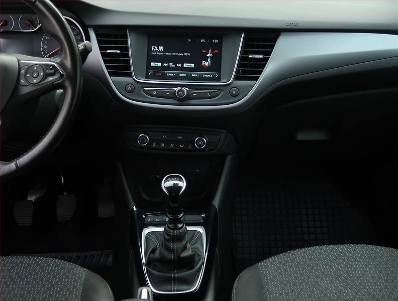 Opel Crossland X (2022) 1.2 Turbo, ČR,1.maj - fotka 12 z 16