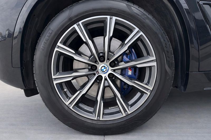 BMW X5 xDrive30d M-Sport - fotka 27 z 27