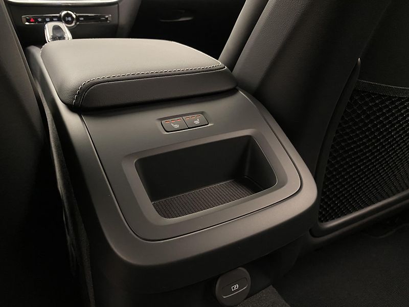 Volvo V60 (2026) B4 AUT DARK PLUS - fotka 56 z 57