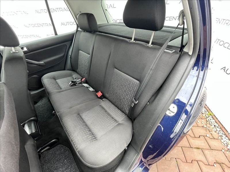Volkswagen Golf 1,4 i 16v 55kw servis - fotka 21 z 21