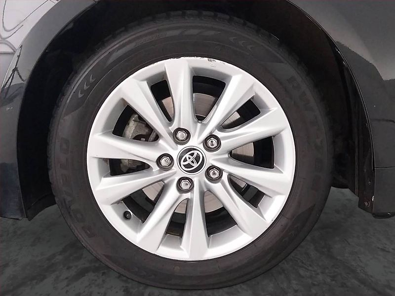 Toyota Corolla (2024) 1.8 Hybrid - fotka 15 z 24