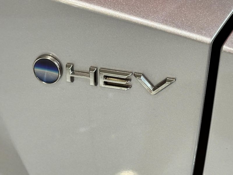 Toyota C-HR (2025) 1.8L HEV STYLE - fotka 29 z 35